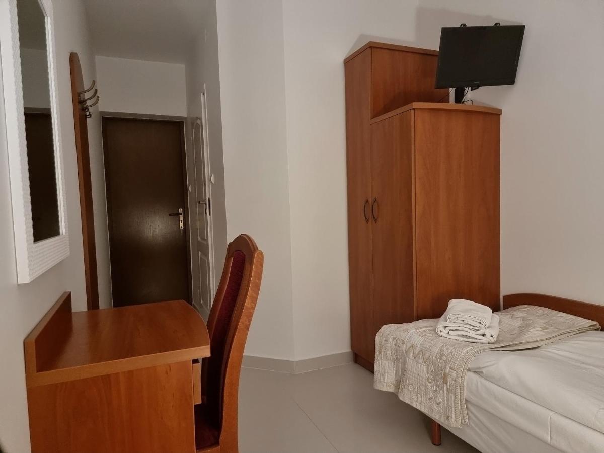 Hotel Jola Września Exteriör bild